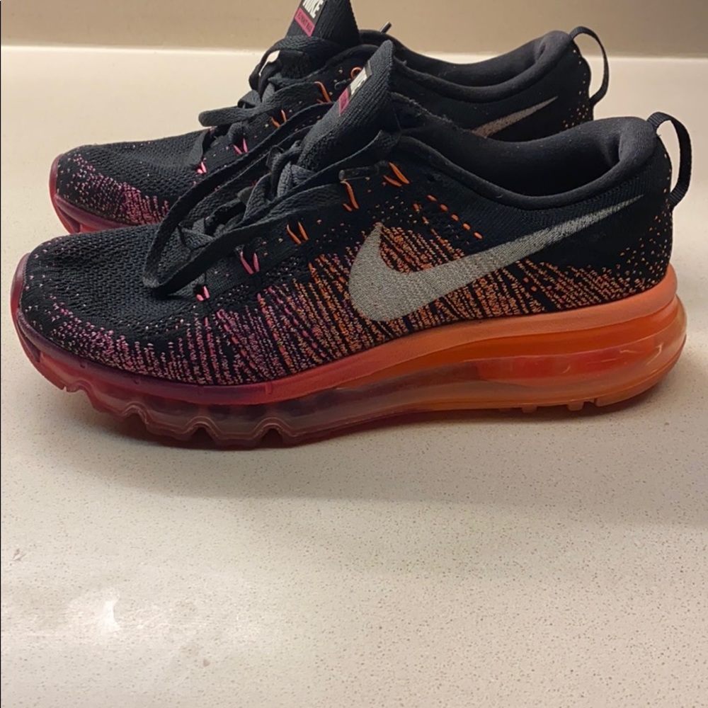 Nike Flyknit Max.  Gradient Sole